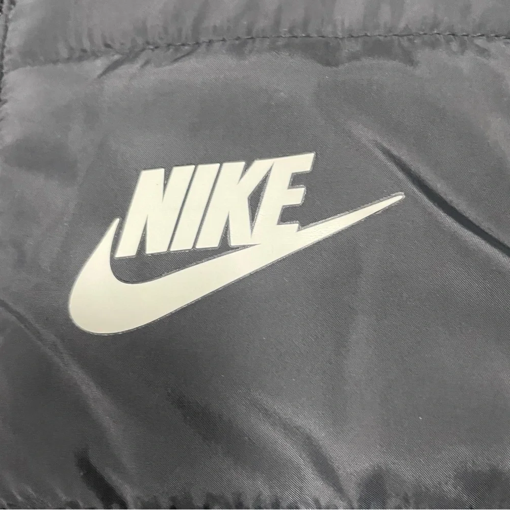 Nike Kids Black Puffer Vest, 3T‎